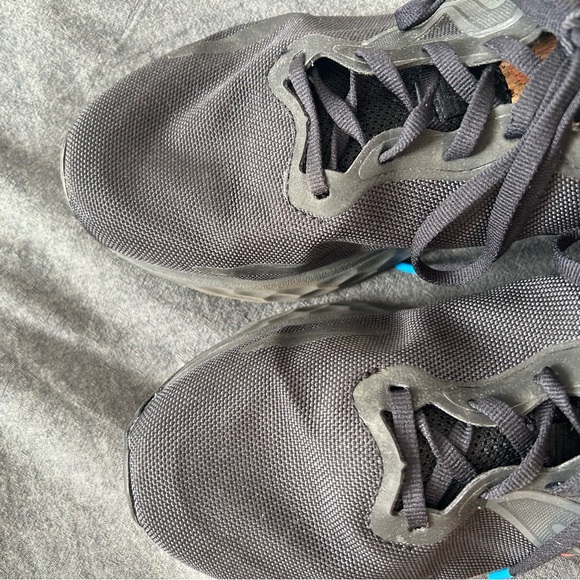 New Balance shoes - Picture 4 of 6